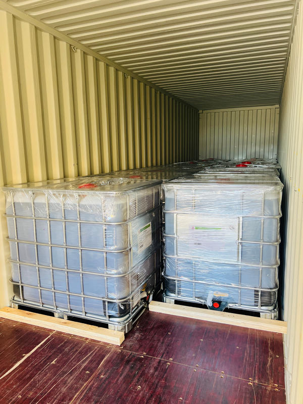 Кристально прозрачная жидкая эпоксидная смола для изоляционных компонентов электрооборудования 10-35 кВ с липкой жидкостью молочно-белого цвета