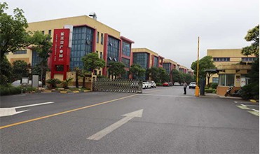 Устойчивость к расщеплению Эпоксидная смола Прозрачный жидкий отвердитель для трансформатора сухого типа 4